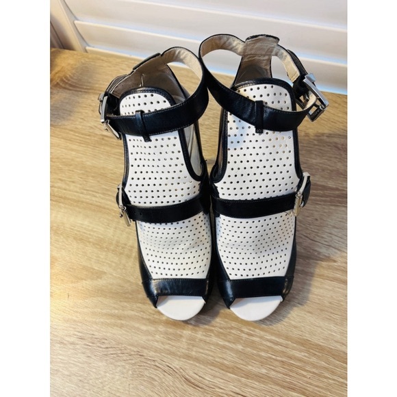 Michael Kors Peep Toes Laser Cut Buckle Heels Black and White Womens Size 8 - Picture 9 of 12
